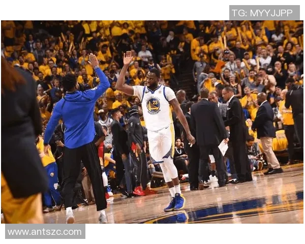 勇士与鹈鹕激战四月末季后赛争夺战精彩回顾与分析